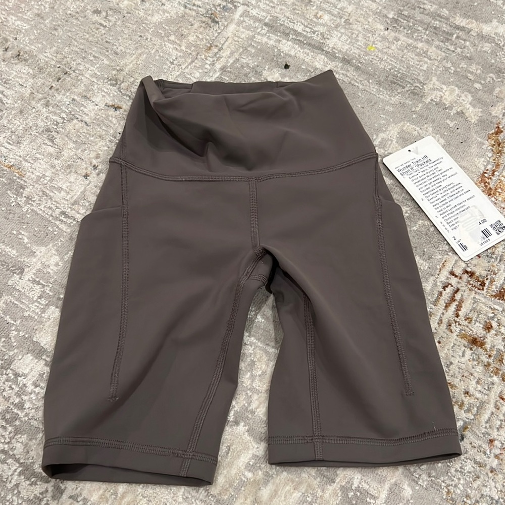 Lululemon Wunder Train HR Shorts 8” Pockets. Brand new, never worn. Too small.